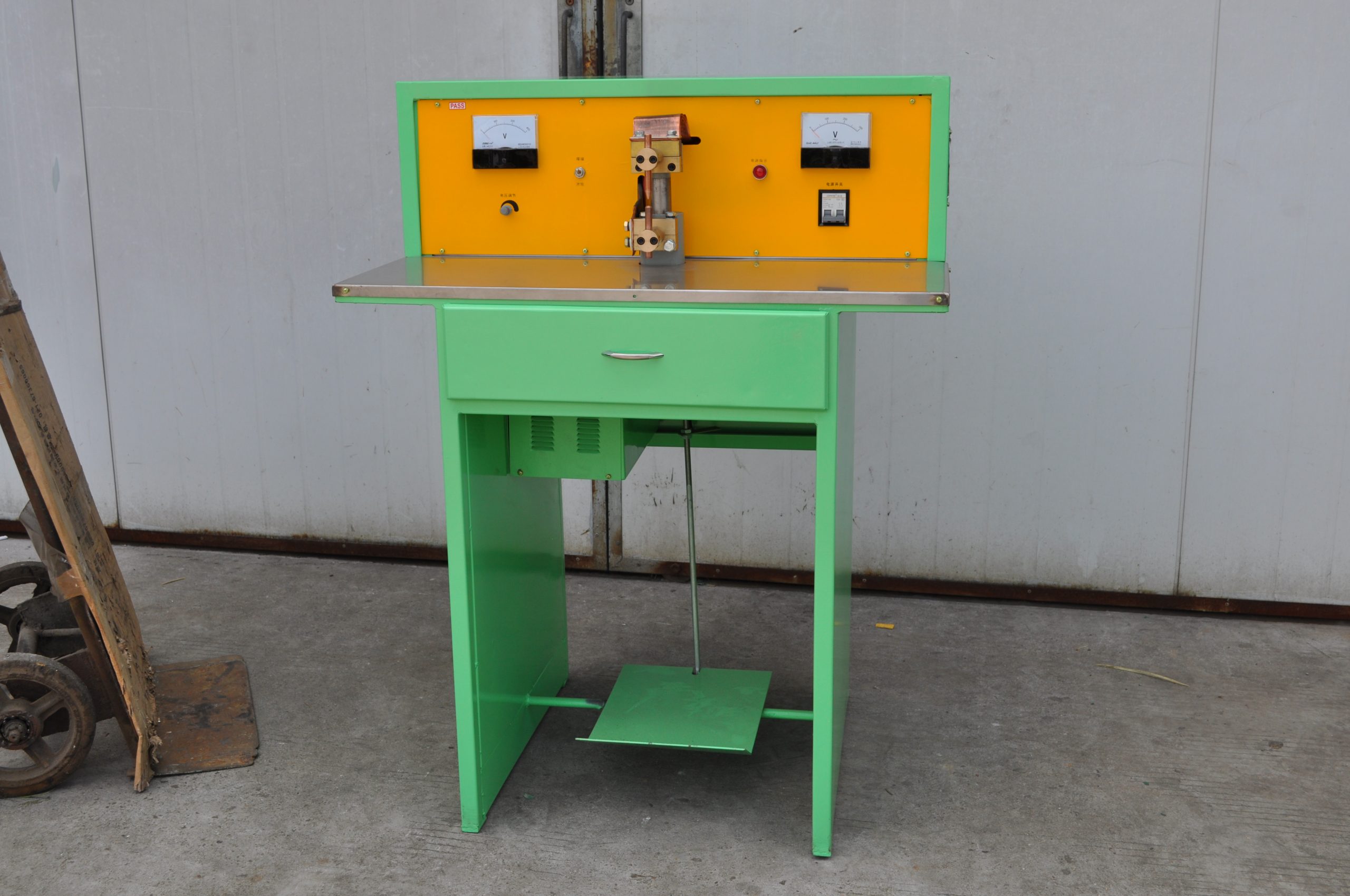 DR Series Energy Storage Spot Welder - Image 2